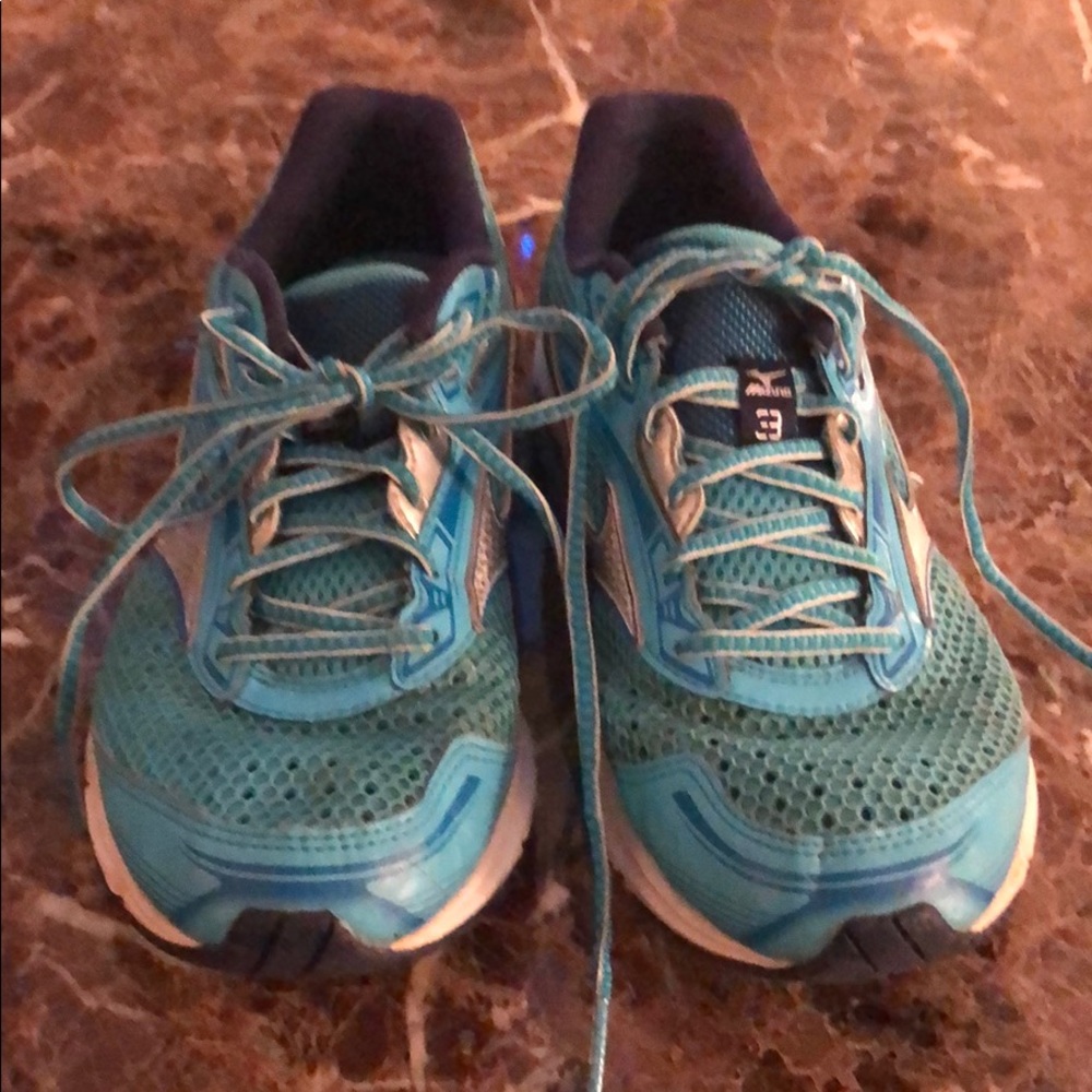 Mizuno women’s running shoes